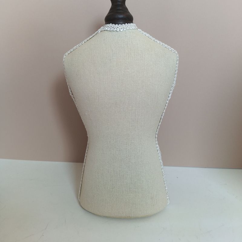Modèle de mannequin élégant po - Body Jewelry Holder avis et prix