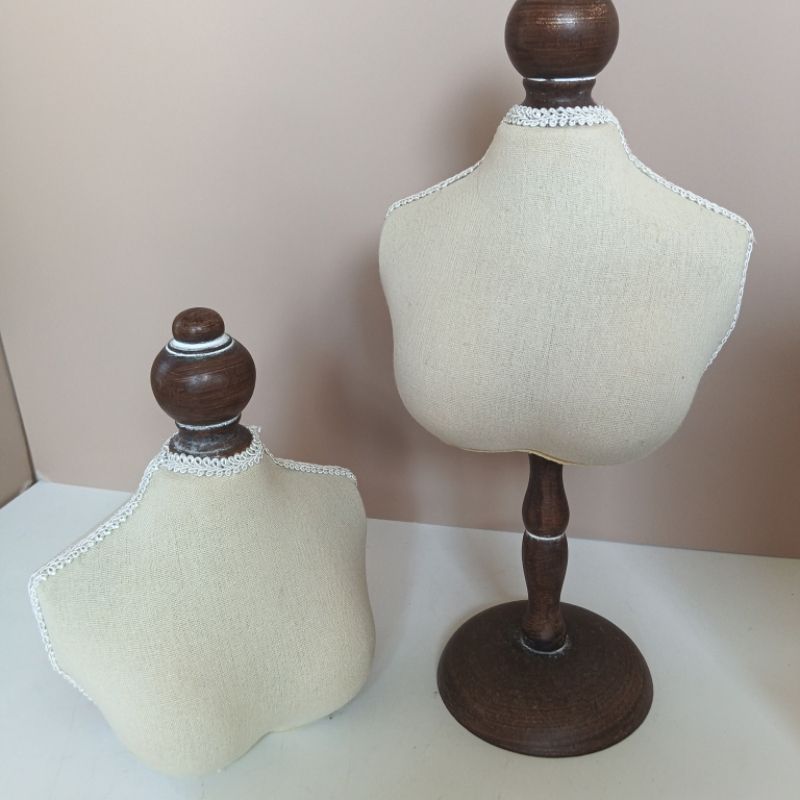 Modèle de mannequin élégant po - Body Jewelry Holder avis et prix