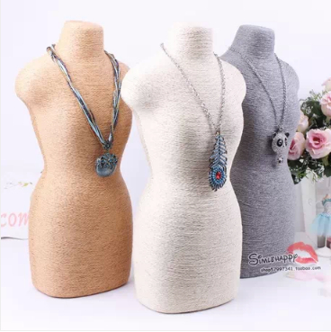 Présentoir de bijoux blancs à  - Body Jewelry Plus avis et prix